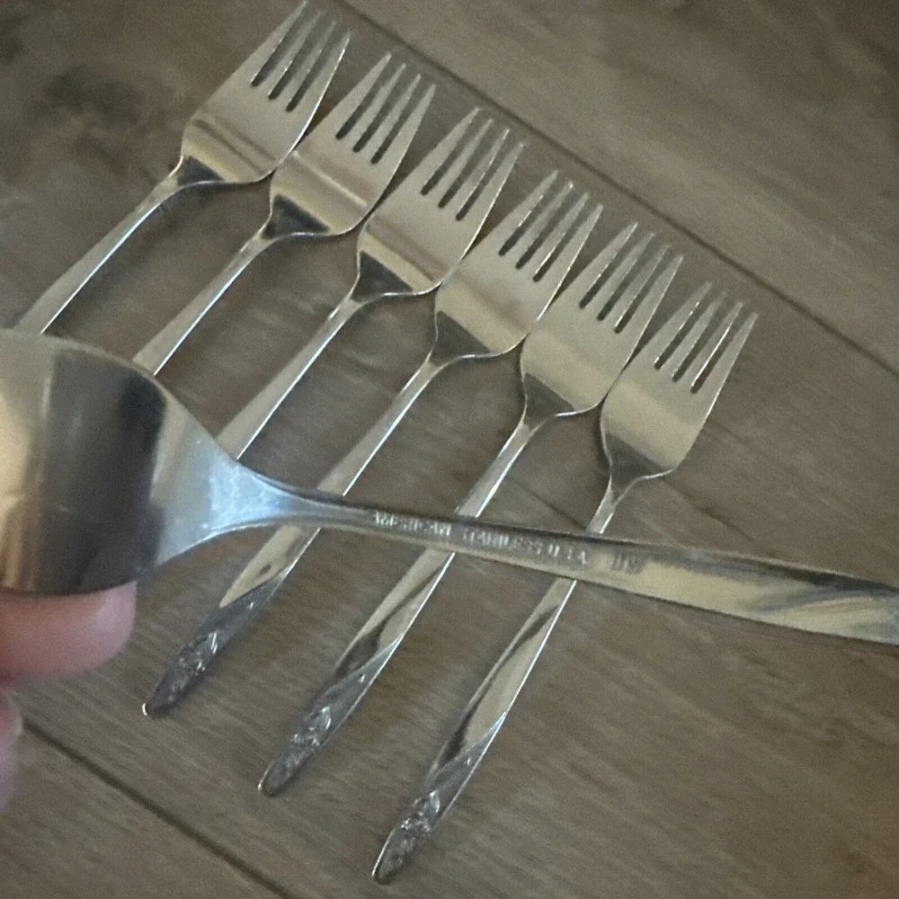 7 PCs International‎ Silver INS88  Salad Forks